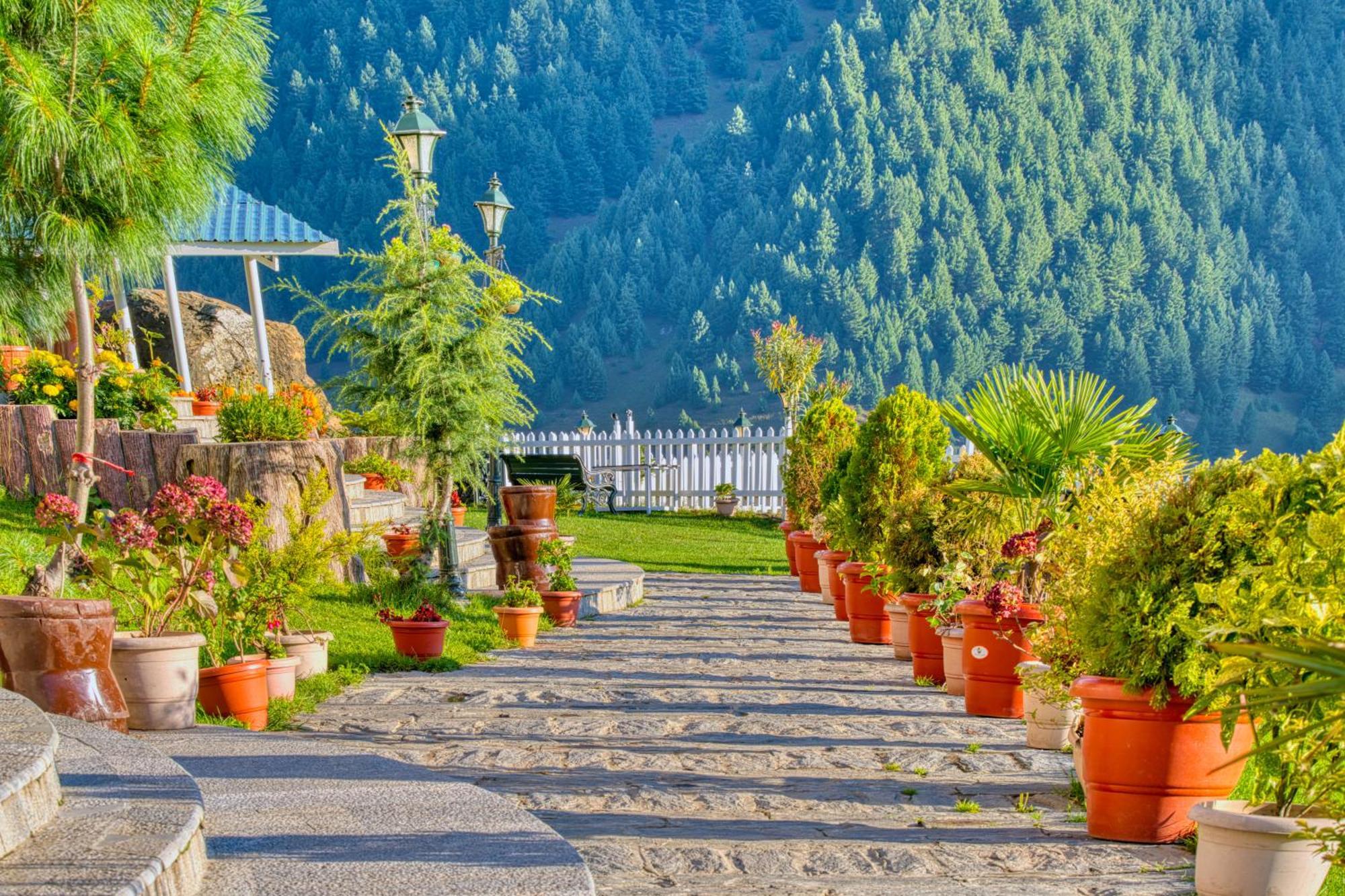 Golden Meadows Hotels & Resorts Sonāmarg Buitenkant foto