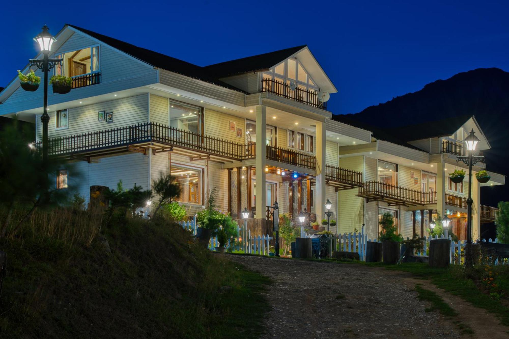 Golden Meadows Hotels & Resorts Sonāmarg Buitenkant foto