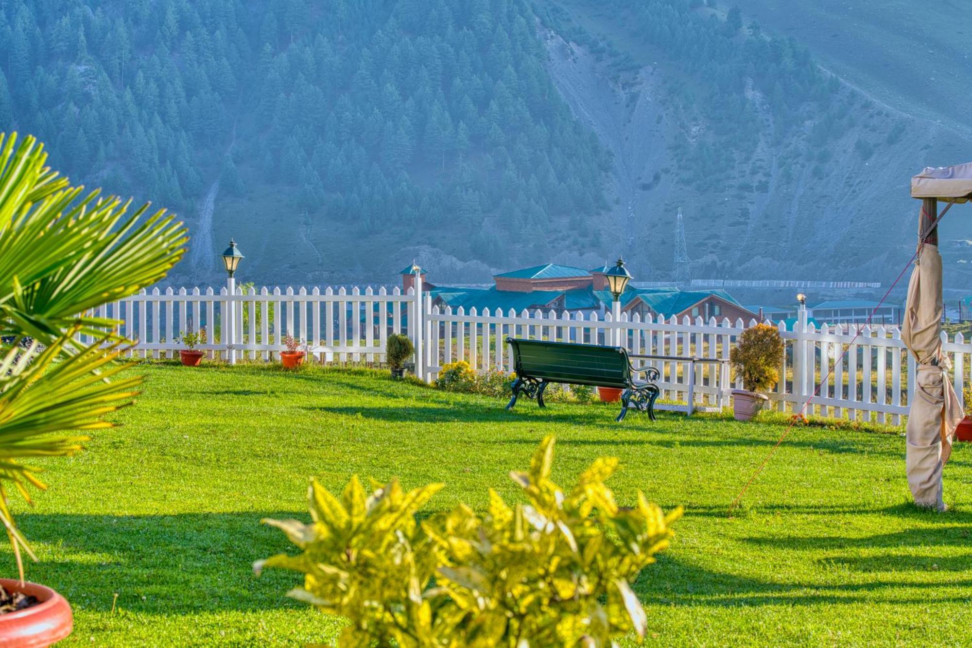 Golden Meadows Hotels & Resorts Sonāmarg Buitenkant foto