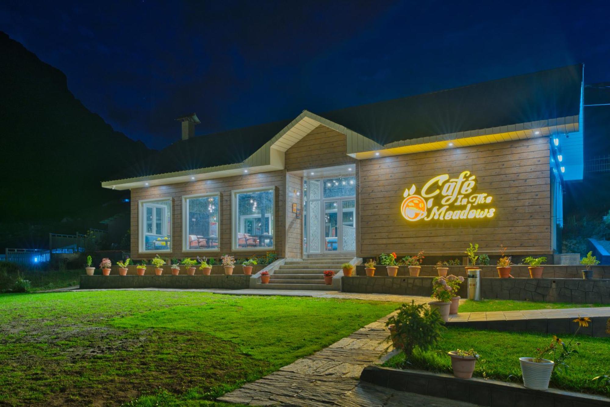 Golden Meadows Hotels & Resorts Sonāmarg Buitenkant foto
