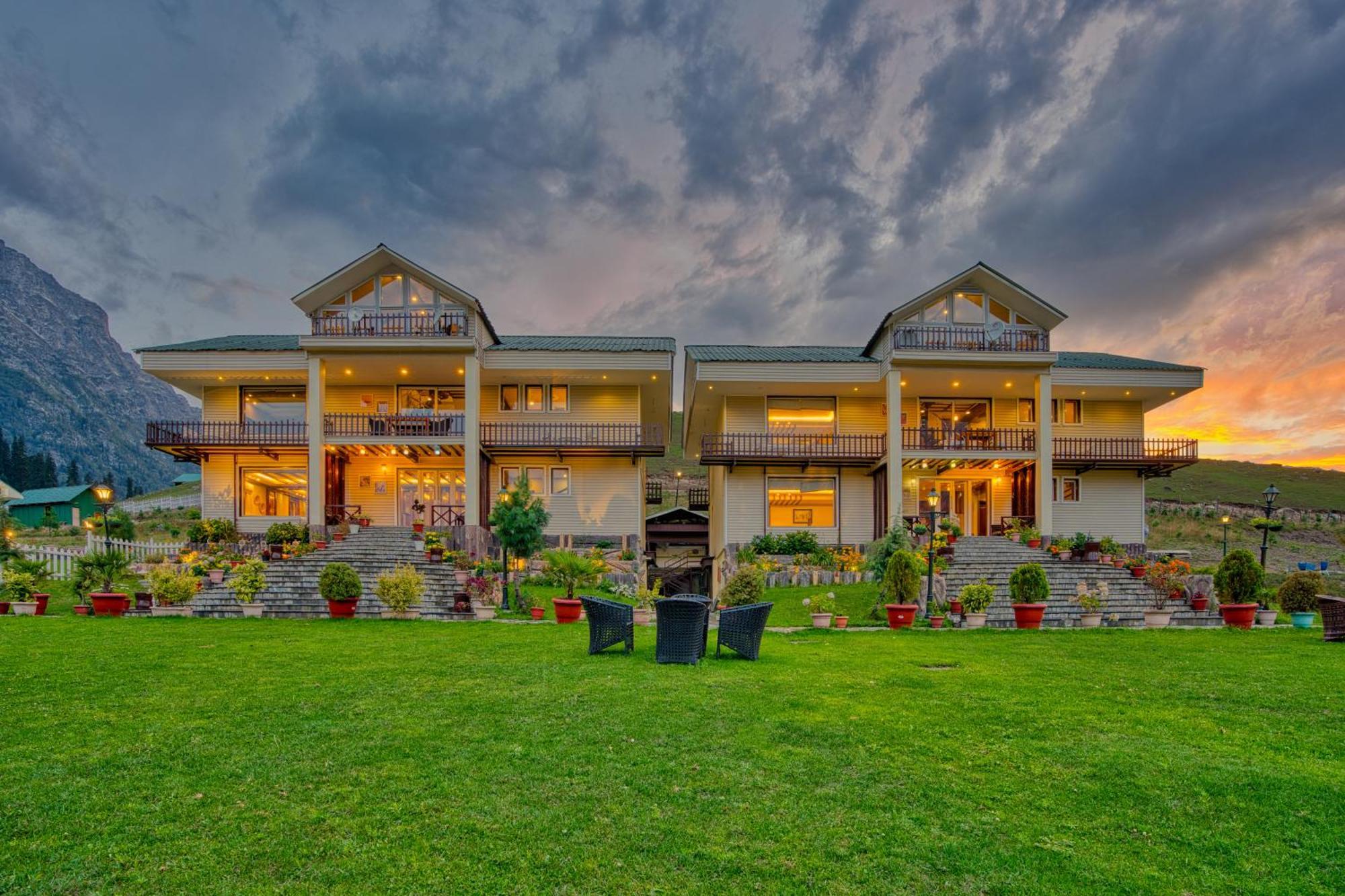 Golden Meadows Hotels & Resorts Sonāmarg Buitenkant foto