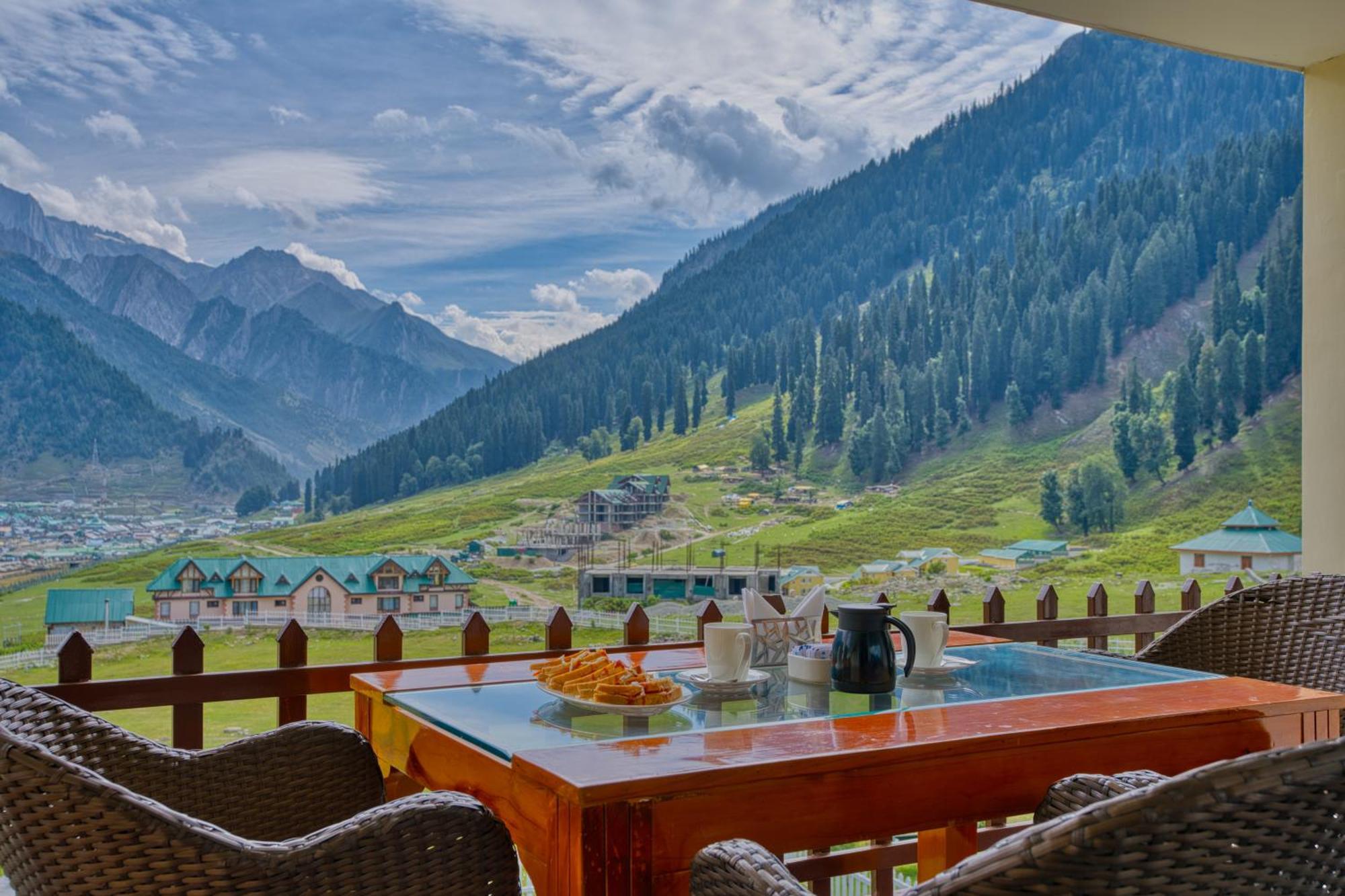 Golden Meadows Hotels & Resorts Sonāmarg Buitenkant foto