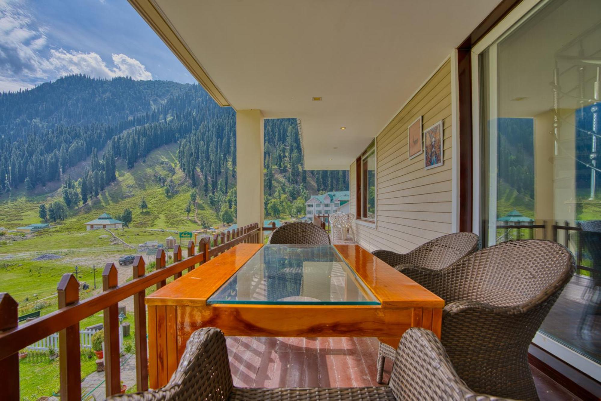 Golden Meadows Hotels & Resorts Sonāmarg Buitenkant foto