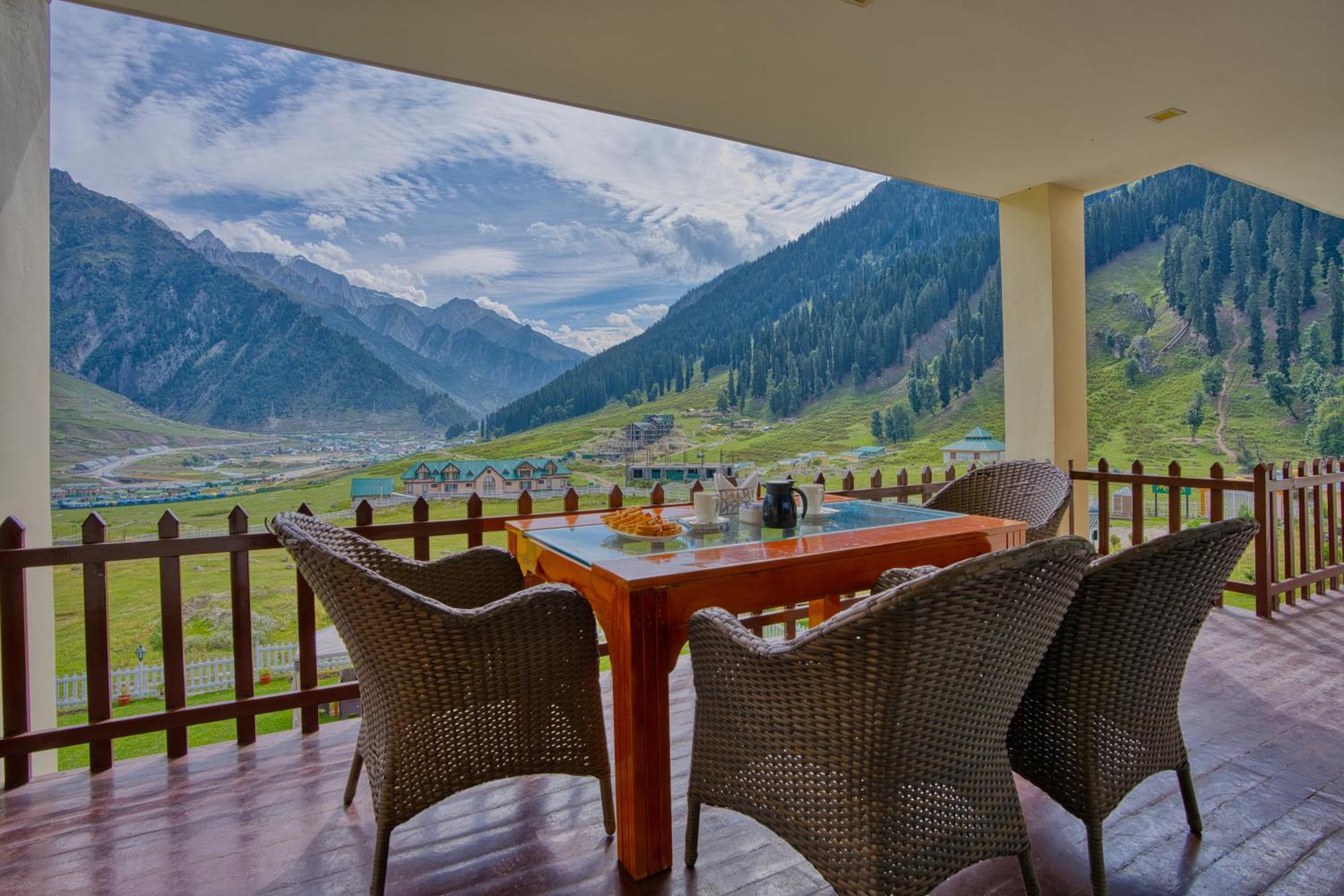 Golden Meadows Hotels & Resorts Sonāmarg Buitenkant foto
