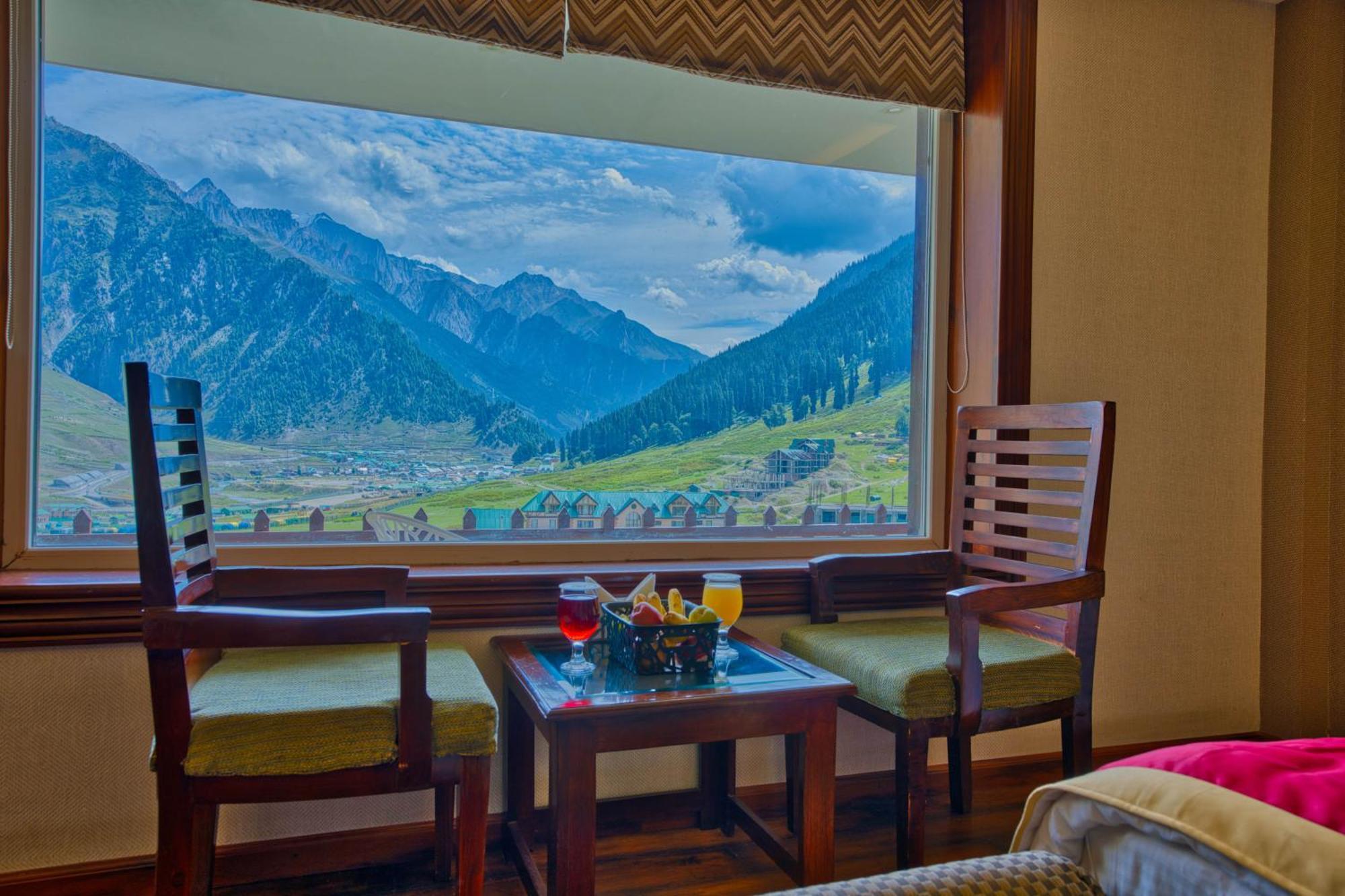 Golden Meadows Hotels & Resorts Sonāmarg Buitenkant foto